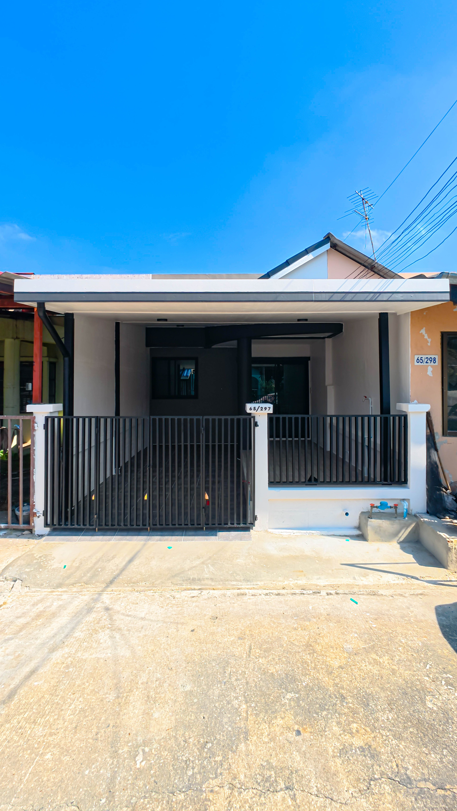 Single-storey detached house for sale Thanyapruek Village, Phadungphan 11, small house, complete functions, on an area of 18 sq m. Single-storey detached house for sale Thanyapruek Village, Phadungphan 11, small house, complete functions, on an area of 18 sq m.