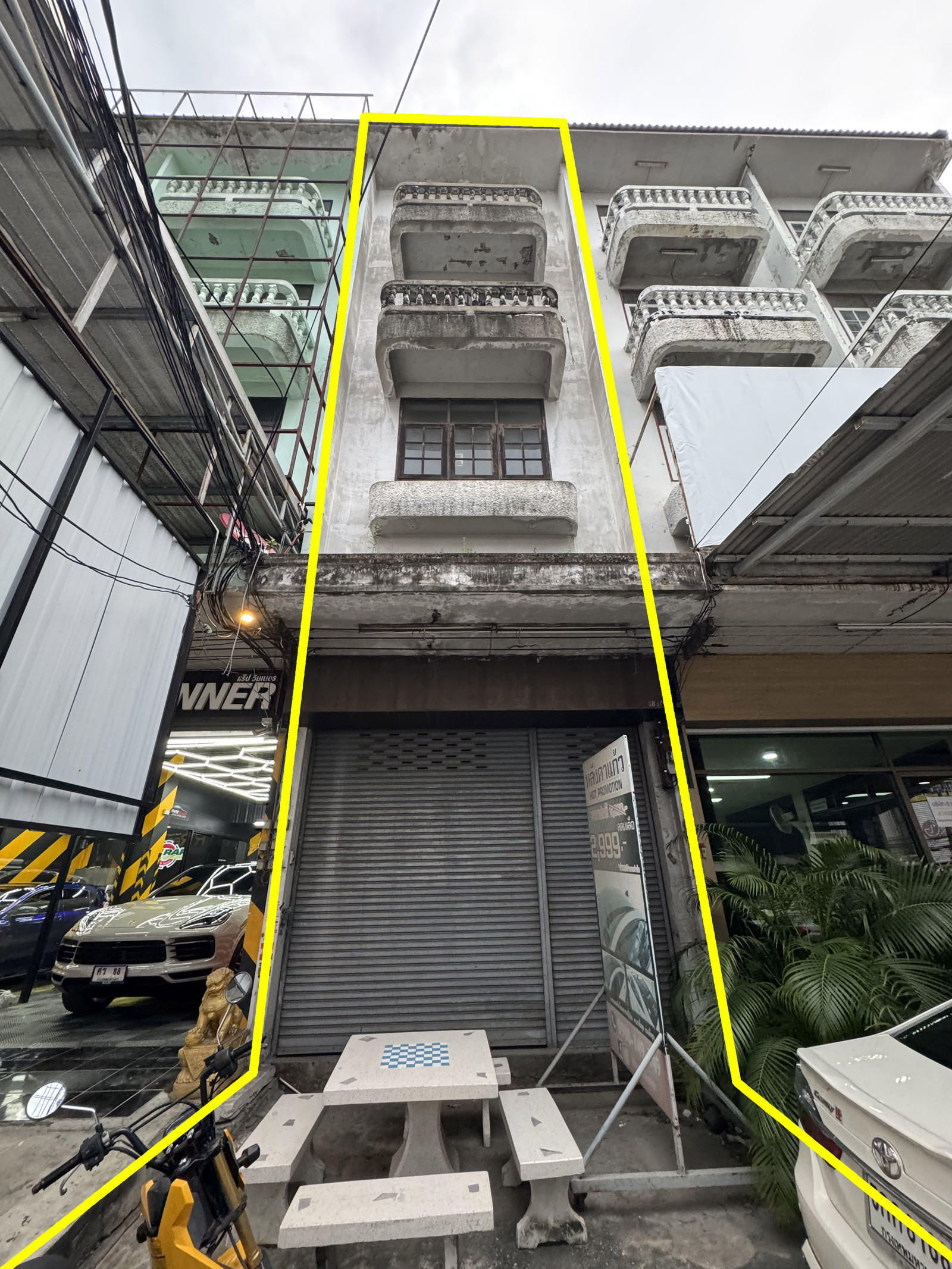 🔥For Sale, Lowest Price in the Area🔥4.5-storey shophouse on Srinakarin Road, 30 sq. wah (120 sqm), at the entrance to Soi Si Dan 12. Prime location near MRT Si Bearing and Jas Urban Srinakarin. – รูปที่ 3