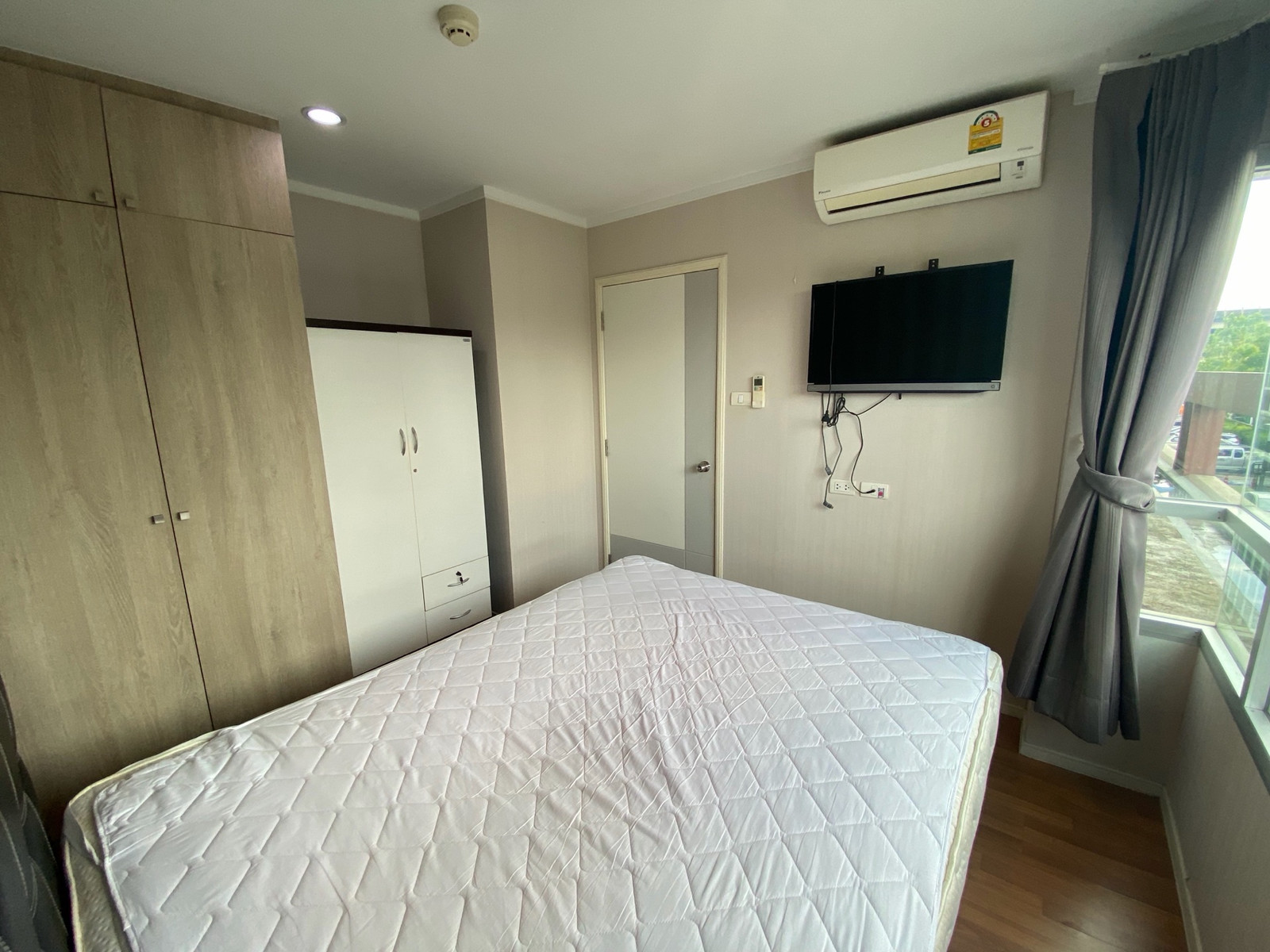 Condo for sale Lumpini Place Borom Ratchachonni - Pinklao, 25th floor, size 32 sq m, 1 bedroom, special price 1.76 million baht.