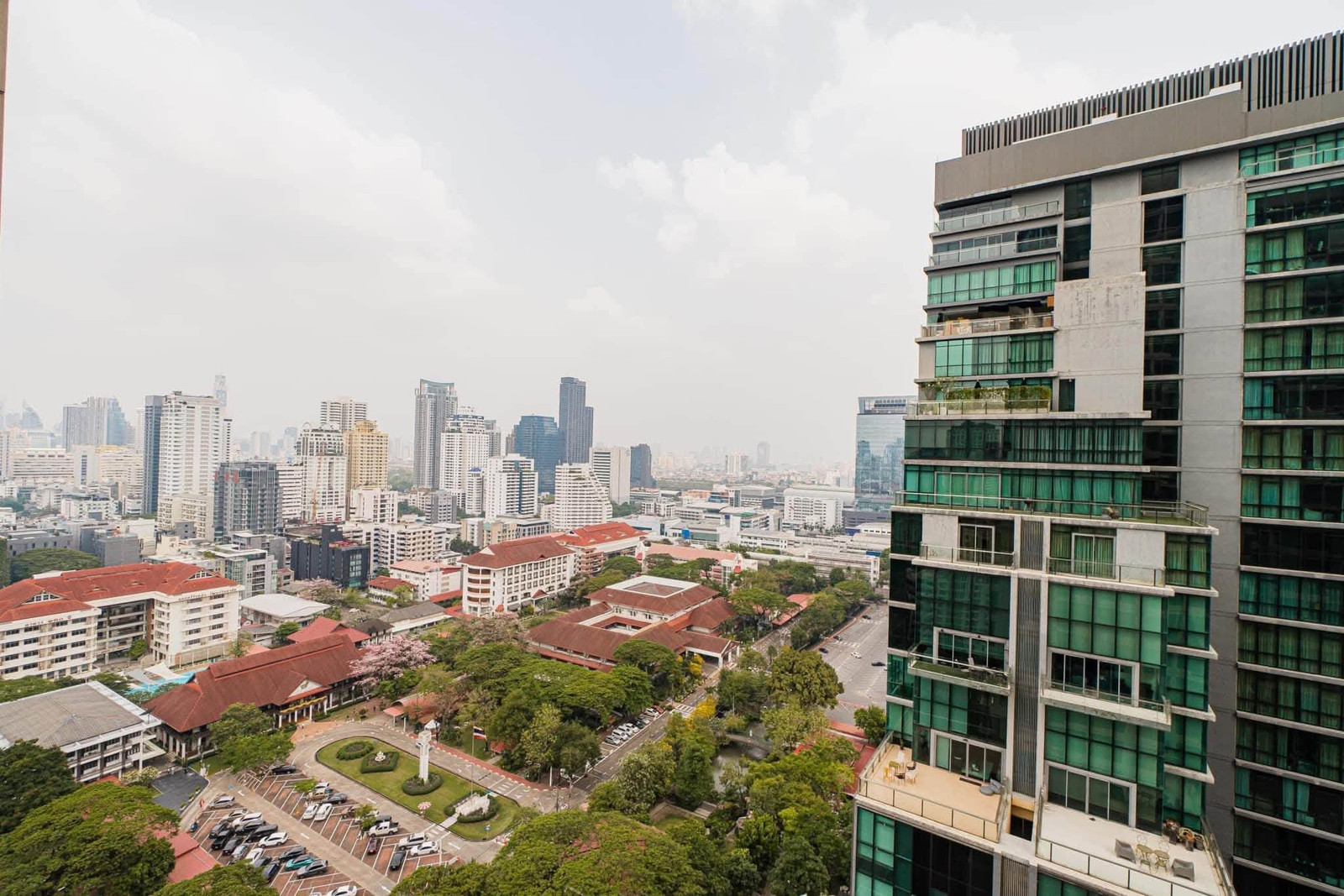 **The Esse Asoke – Located in the Central Business District (CBD) | Near Asoke BTS & Sukhumvit MRT Stations** – รูปที่ 4