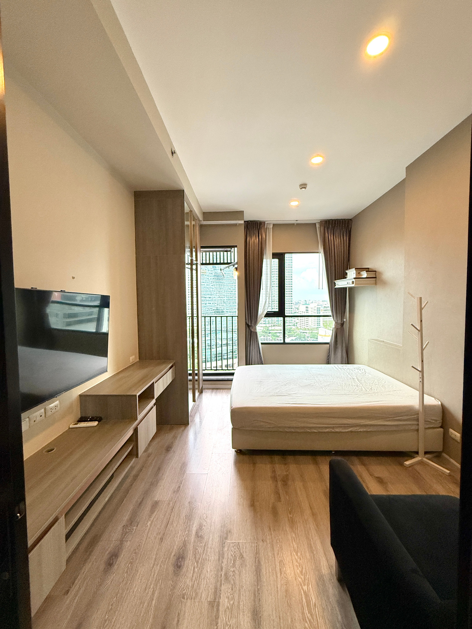 Condo for rent/sale, KnightsBridge Prime Ratchayothin, next to BTS Phahol 24, great central area. Condo for rent/sale, KnightsBridge Prime Ratchayothin, next to BTS Phahol 24, great central area.
