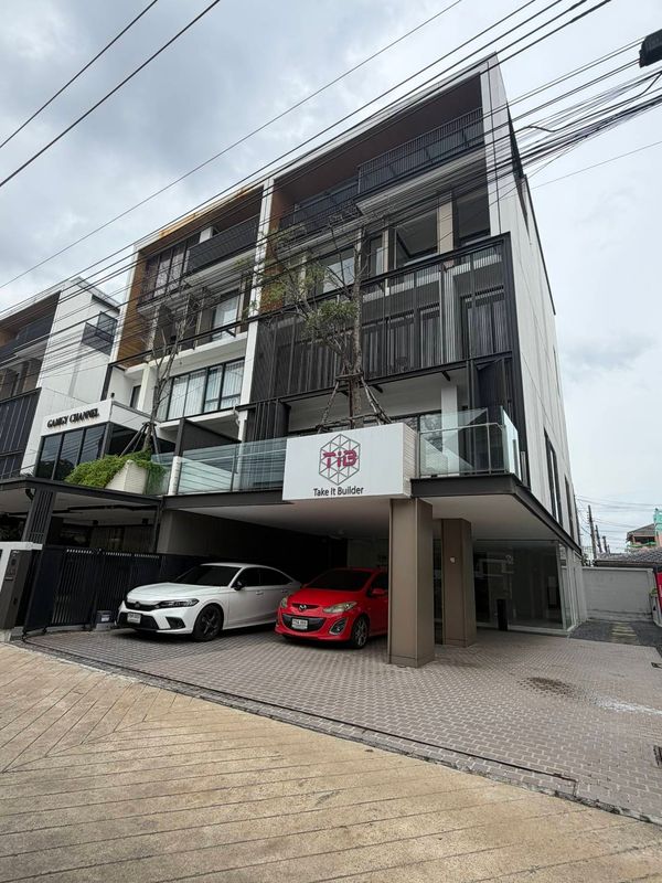 The Element Rama 9 ทาวน์โฮม / โฮมออฟฟิศ 5 ชั้น Available FOR RENT - 4 BEDROOM 580 SQ.M - CALL NOW 094-641-5974 