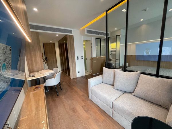 Muniq Sukhumvit 23 for rent 45 sqm 1 bed 1 bath 45,000 per month  