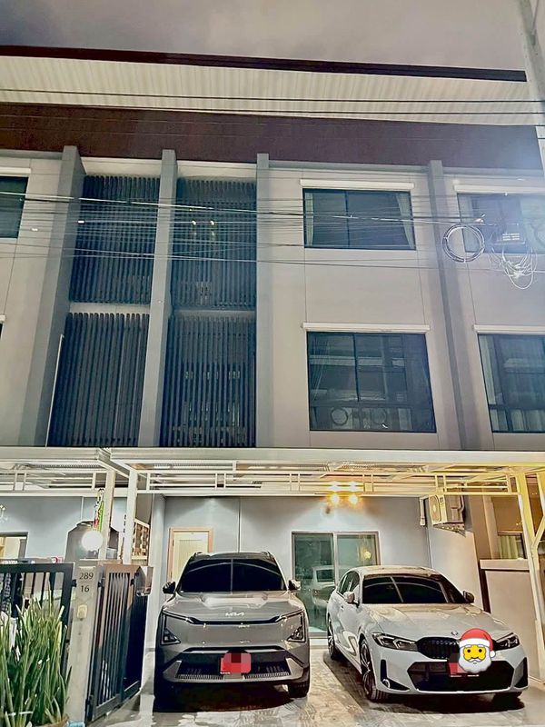💚🏡 ให้เช่าทาวน์โฮม 3 ชั้น สิริเฮ้าส์ รัชดา 18 3 ห้องนอน 3 ห้องน้ำ ใจกลางรัชดา–ลาดพร้าว ทำเลเชื่อมต่อหลายเส้นทาง ใกล้รถไฟฟ้า🐶🐱 เลี้ยงสัตว์ได้ 💰 ค่าเช่าเพียง 49,000 บาท/เดือน