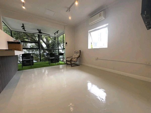 ✨ Potential location in the heart of Sukhumvit, near BTS Thonglor, behind T-One building, suitable for opening a restaurant, cafe or delivery business.