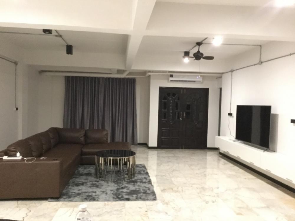Sale with tenant 5-storey townhouse located in the heart of Sathorn Near BTS Chong Nonsi Sale with tenant 5-storey townhouse located in the heart of Sathorn Near BTS Chong Nonsi