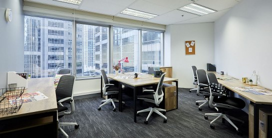 ให้เช่า Service Office ใกล้ BTS สุรศักดิ์ ห้องสวยพร้อมหิ้วโน้ตบุ๊ค เข้าทำงานได้ทันที ออฟฟิศเกรด A