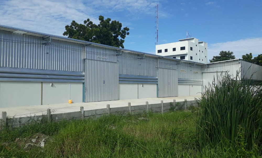 Warehouse for rent in Srisamarn, Songprapa, Don Mueang, near Muang Thong Thani, Pak Kret District, Nonthaburi Province. Warehouse for rent in Srisamarn, Songprapa, Don Mueang, near Muang Thong Thani, Pak Kret District, Nonthaburi Province.
