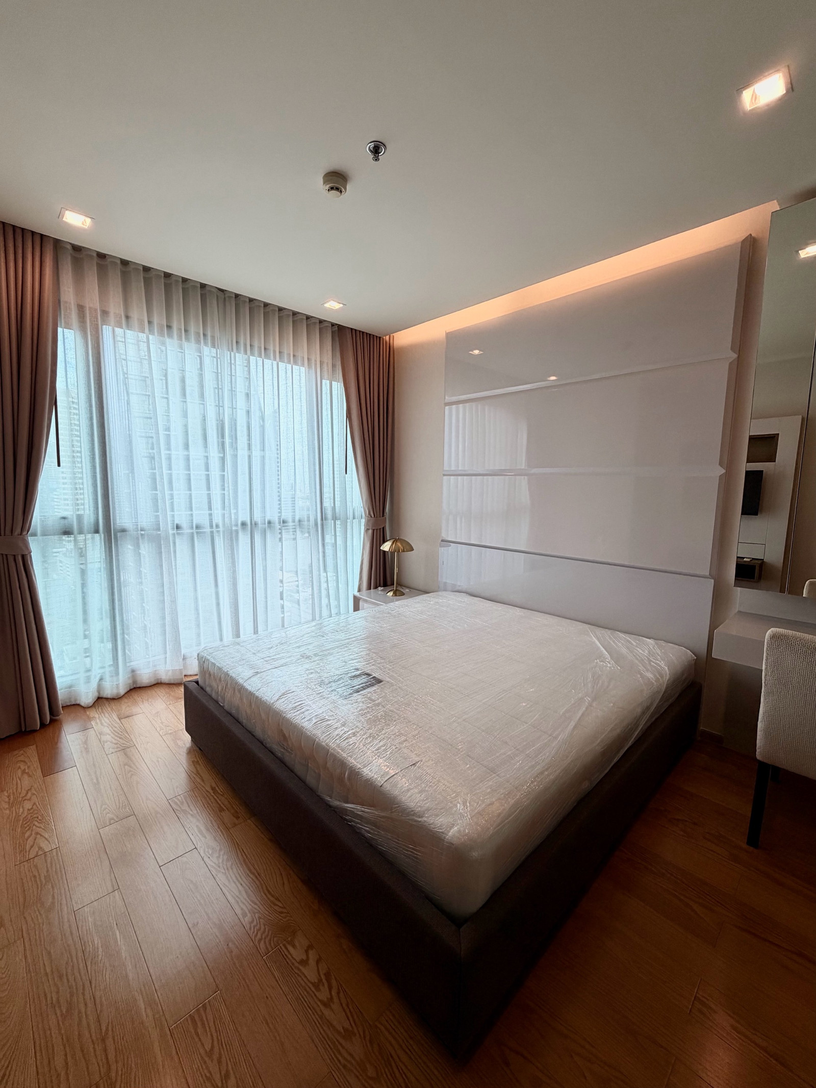 Sale 13.55MB Address Sathon 1bed 55sqm with Mahanakon view (Booking 3 working days in advance for viewing available Mon-Fri) 