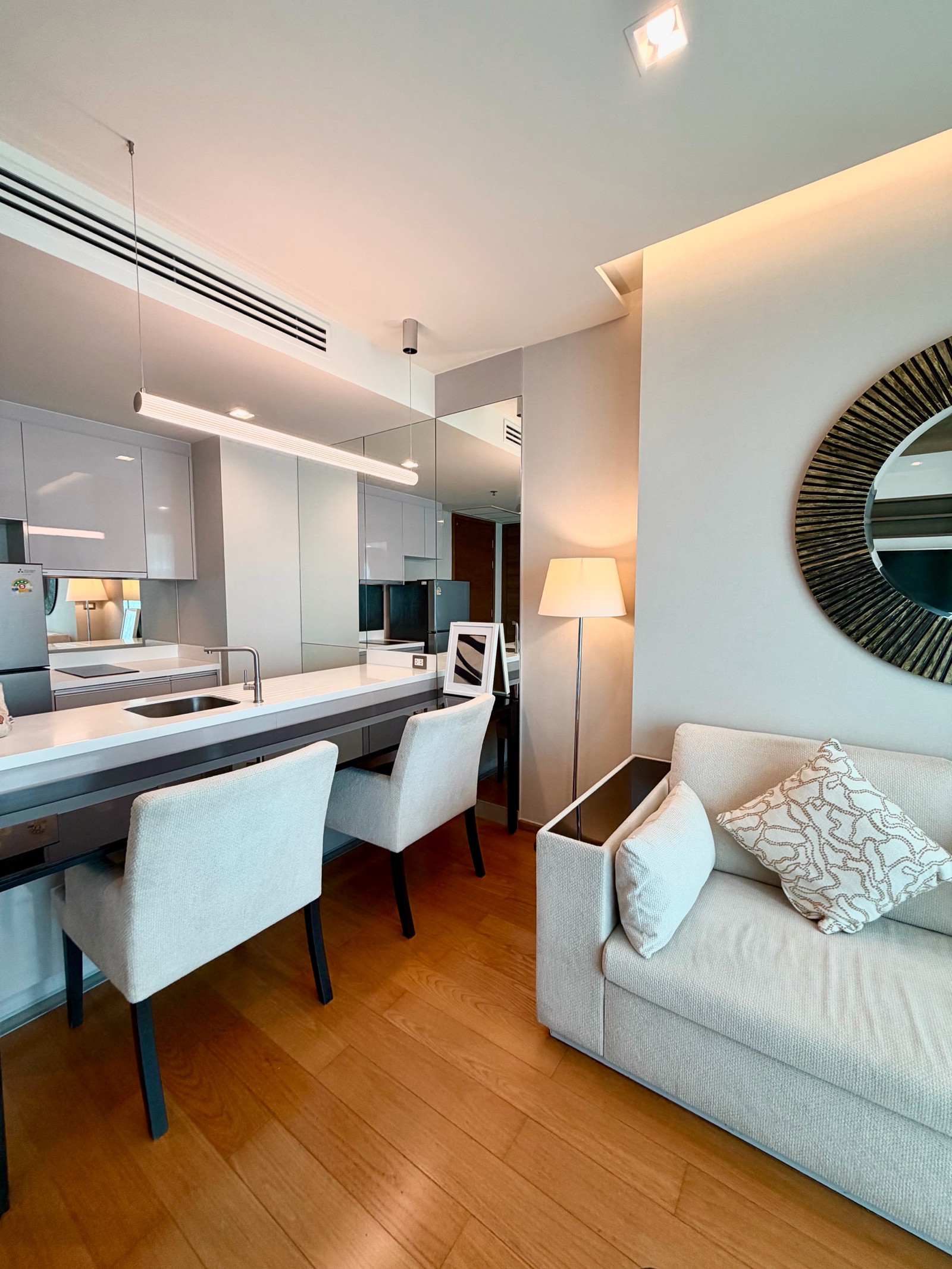 Sale 13.55MB Address Sathon 1bed 55sqm with Mahanakon view (Booking 3 working days in advance for viewing available Mon-Fri) 
