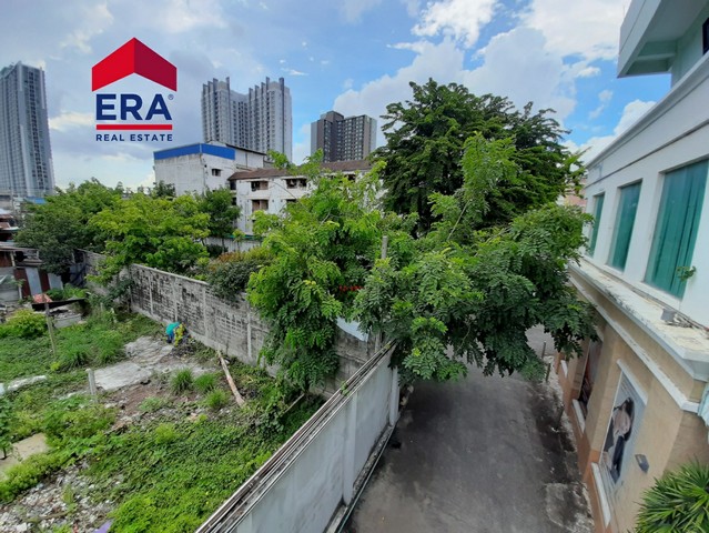 Land in Thon Buri, Tha Phra, 2-2-14 Rai with office building The factory has a warehouse. Ratchadapisek Road Able to build a condo Near BTS Talat Phlu Land in Thon Buri, Tha Phra, 2-2-14 Rai with office building The factory has a warehouse. Ratchadapisek Road Able to build a condo Near BTS Talat Phlu