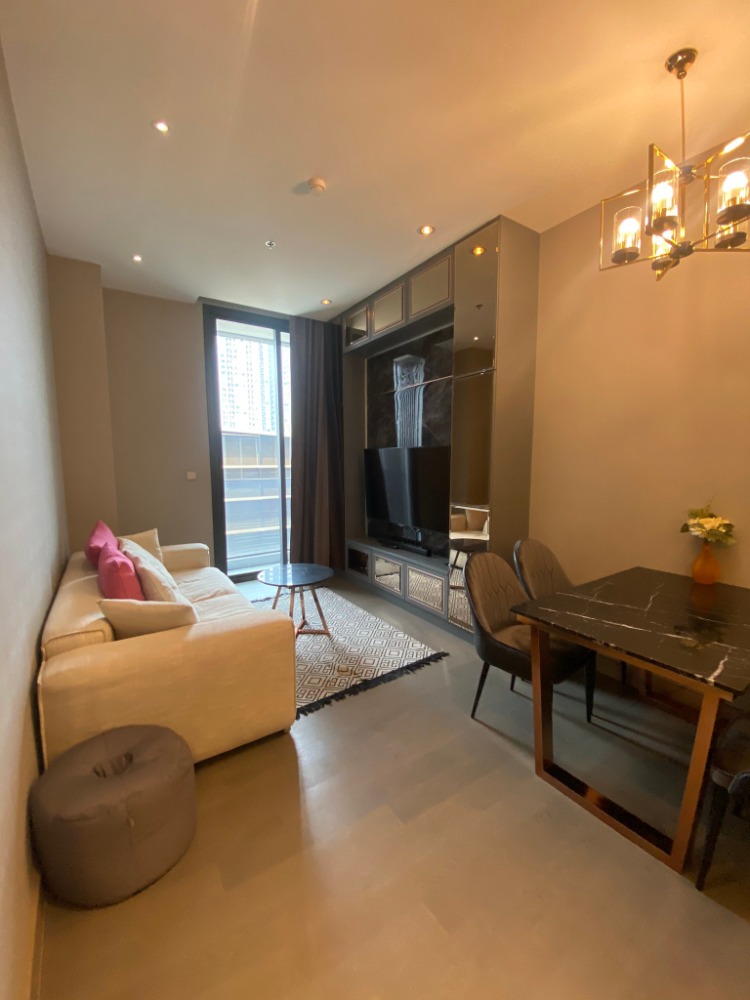 +++เช่าด่วน+++ THE ESSE at SINGHA COMPLEX ห้องสวยมากๆ  ** 2ห้องนอน ขนาด 80 ตร.ม. วิว Garden Fully Furnished หิ้วกระเป๋าใบเดียวเข้าอยู่ได้เลย