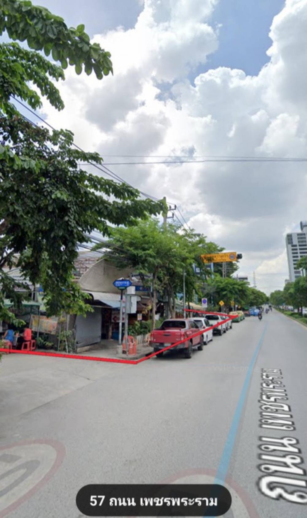 ขายที่ดิน ถนนเพชรพระราม (ถนนพระราม 9 ตัดกับถนนเพชรบุรี) 500 ตารางวา 240,000,000 บาท ซอยเพชรพระราม 5 ติด Bridgestone เยื้องกับ Lexus ใกล้ทางด่วน เหมาะสร้างอาคารสูง เบื้องต้นได้ 23 ชั้น (66 เมตร)