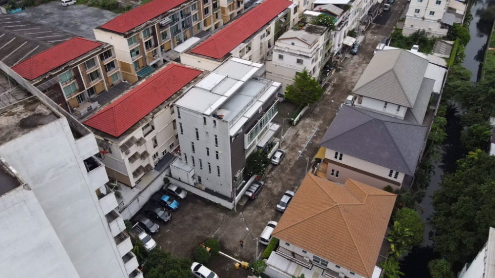 ที่ดินพร้อมอาคาร สำนักงานสูง 5 ชั้น จำนวน 1 หลัง คุ้มมากมีที่จอด