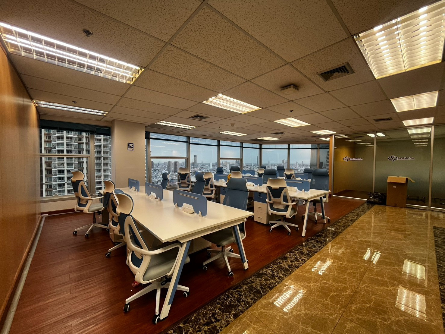 Office for rent, furnished Ready to work, next to BTS Chong Nonsi, panoramic view, very convenient to travel. There is already a room divider, which is very convenient. Office for rent, furnished Ready to work, next to BTS Chong Nonsi, panoramic view, very convenient to travel. There is already a room divider, which is very convenient.