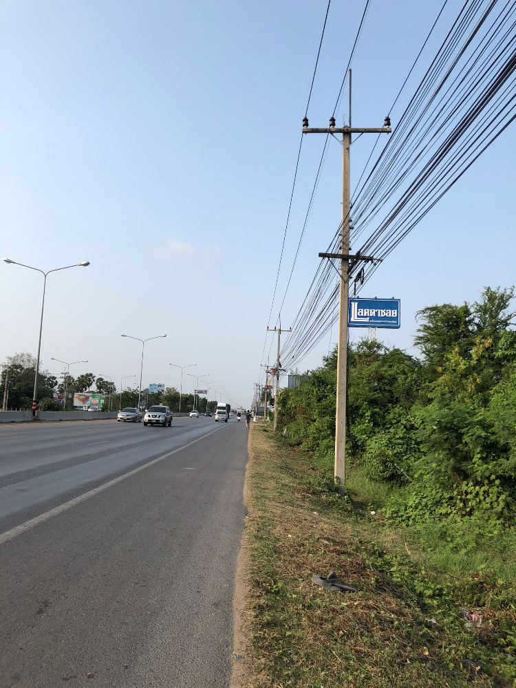 () Land for rent, 1 rai, Phetchaburi Province, next to Petchkasem Road, width 29 m., next to Shell gas station.