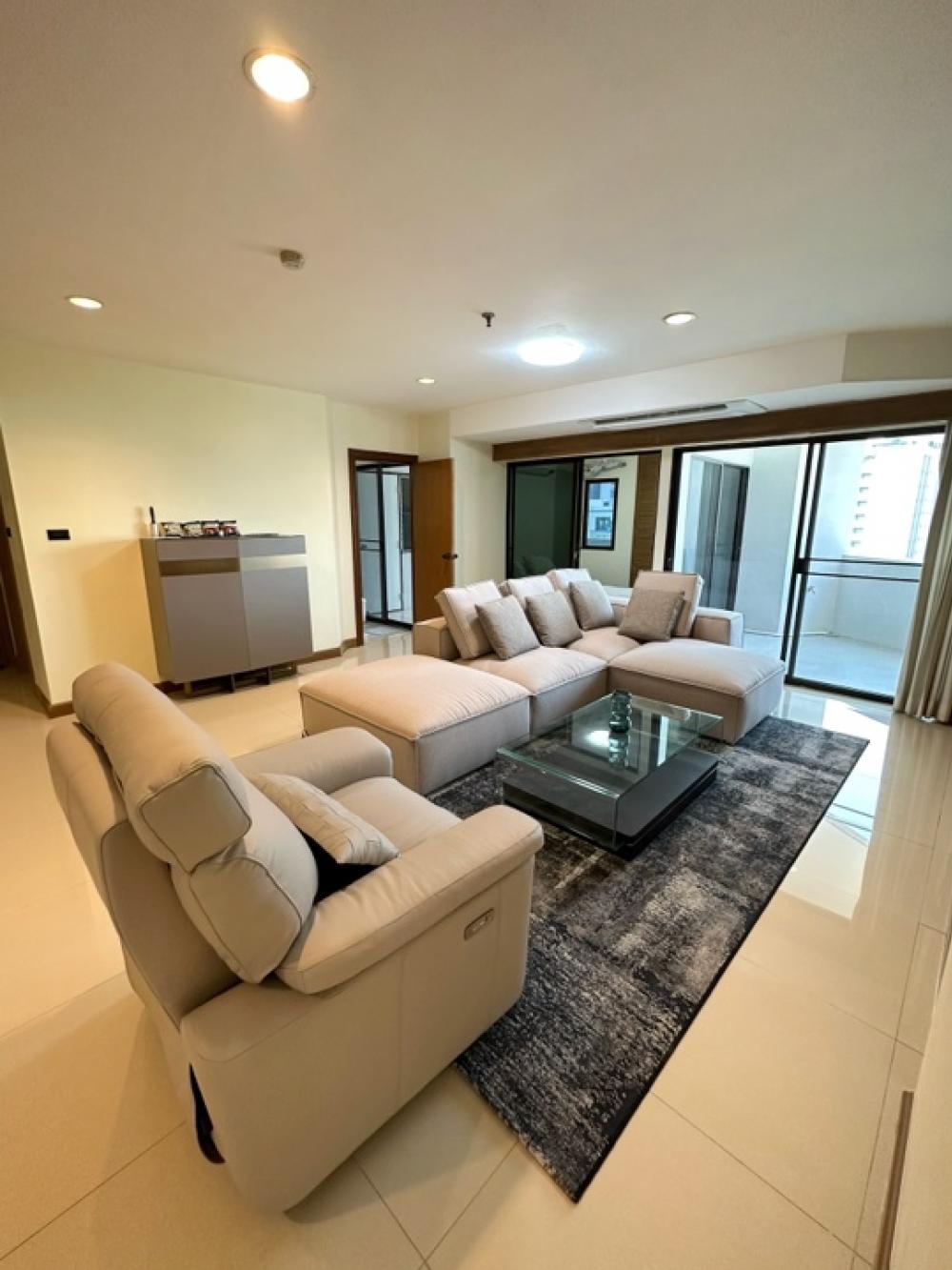 Condo for sale 55th Tower Thonglor Soi 2, 3 bedrooms, 2 bathrooms, 164.85 sq m., fully furnished. Condo for sale 55th Tower Thonglor Soi 2, 3 bedrooms, 2 bathrooms, 164.85 sq m., fully furnished.