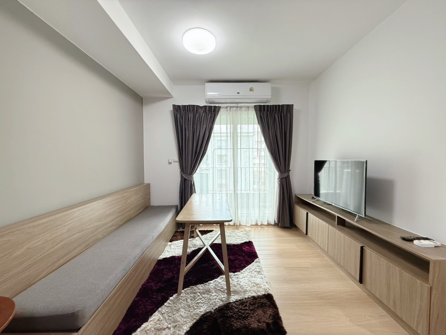 For rent 2 bedrooms, garden view, Chapter One The Campus Kaset, Chapter One The Campus Kaset, near Kasetsart University, Bangkhen, only 200 meters and near BTS Sanam Khen Station, only 100 meters.
