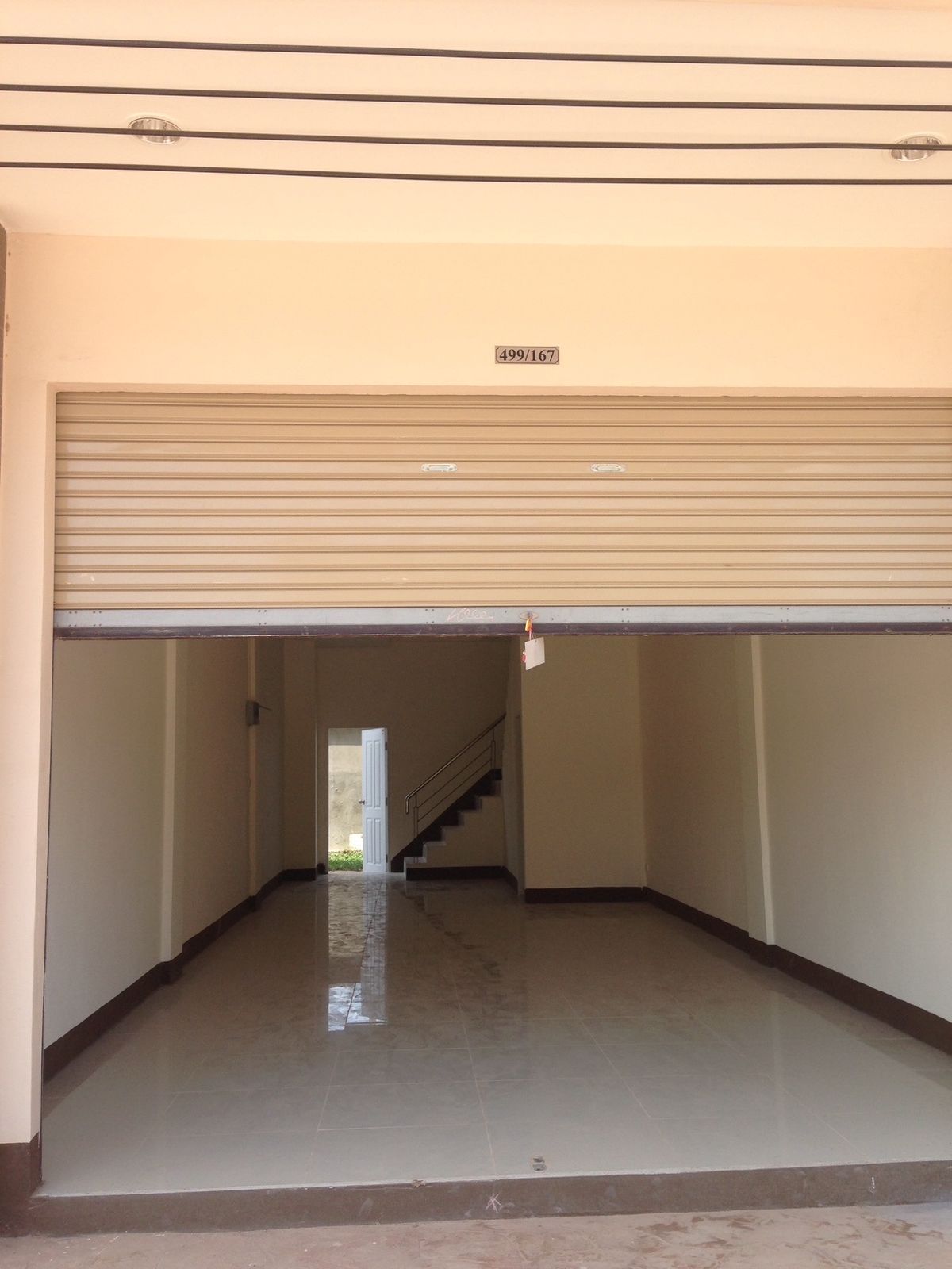 Commercial building, Indochina shopping center, selling at a loss, urgent, commercial building opposite Rong Kluea, Sa Kaeo, new building, never been in, good location, main road, can enter and exit in 2 ways (short cut off the main road), trade, close sh – รูปที่ 2
