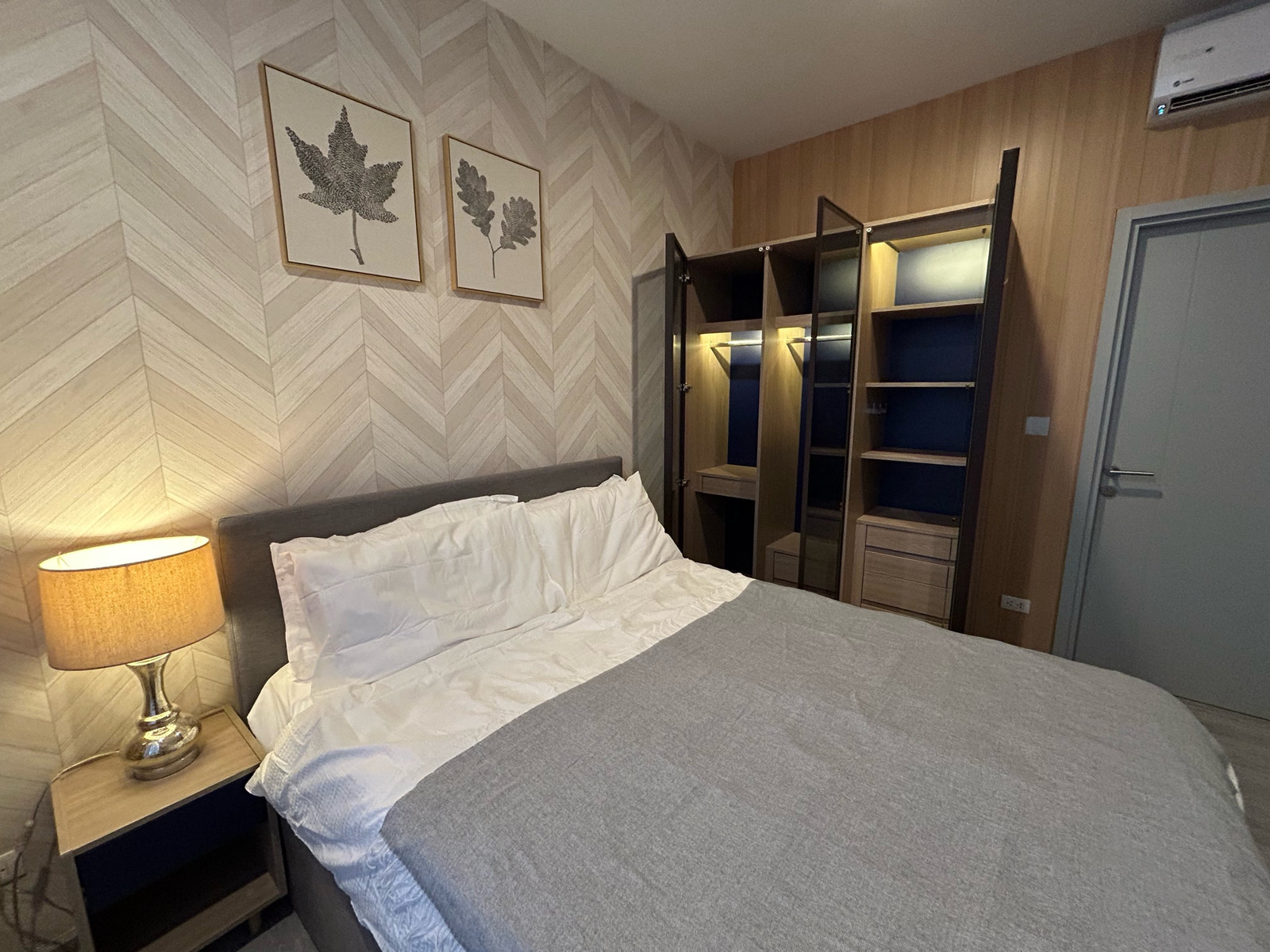 เช่าคอนโดหรู 1 bed room เฟอร์ครบเครื่องใช้ไฟฟ้าครบ ตกแต่งพนังไม้สไตล์มินิมอลสวย  เพียง 17,500 บาท – รูปที่ 3