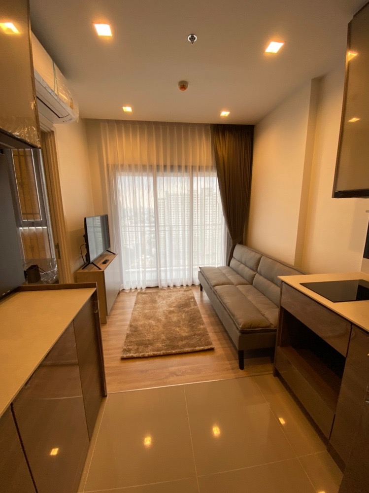 for rent and sale the line phahol pradipat