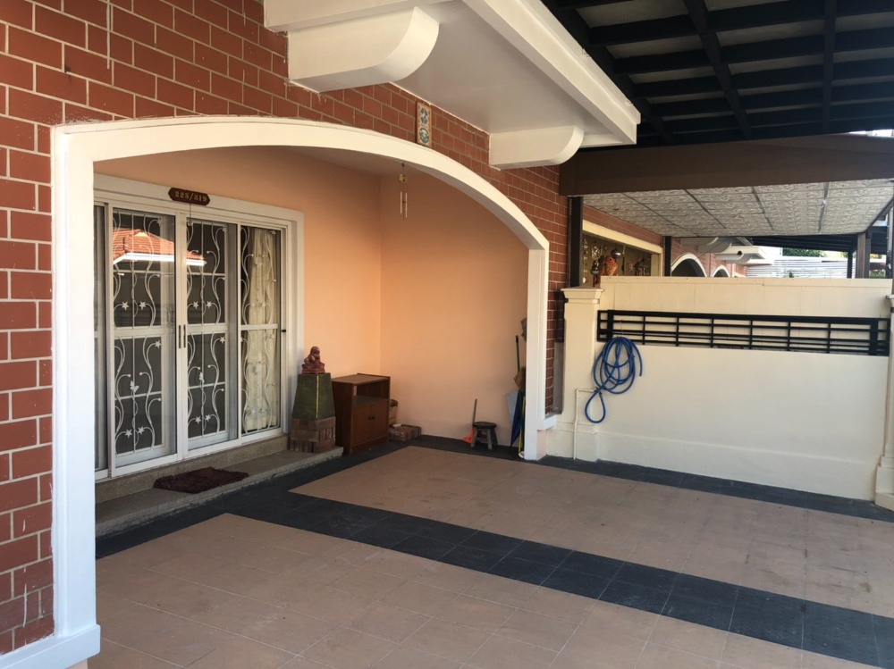 For rent: Pruksa Ville 1 Lam Luk Ka Khlong 2, next to Nana Charoen Market, 15,000 baht