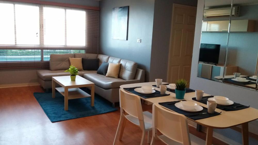 For rent Condo Lumpini Ville culture center 2 bed and 2 bath 62 sqm 3rd floor in building B2. It comes fully furnished and appliances. Well decorated.