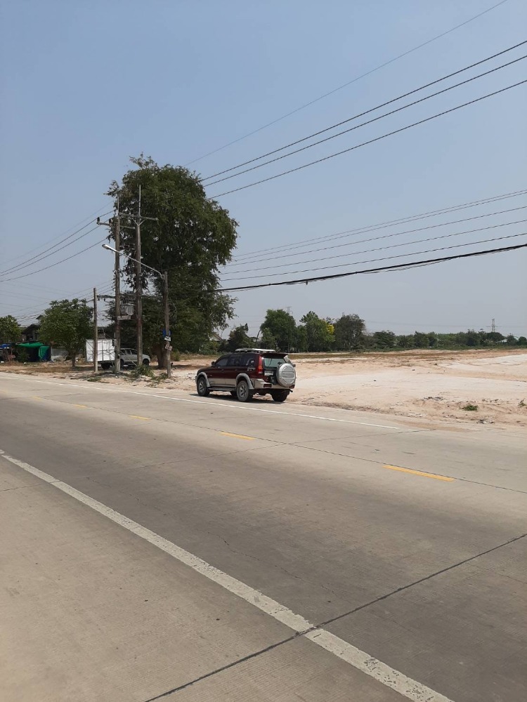 Land for sale in Rayong, on Naen Phrom Road, near RIL Industrial Estate, 15-2-5.6 rai, selling price 4.5 million baht*/rai, total 69.813 million baht* Land for sale in Rayong, on Naen Phrom Road, near RIL Industrial Estate, 15-2-5.6 rai, selling price 4.5 million baht*/rai, total 69.813 million baht*