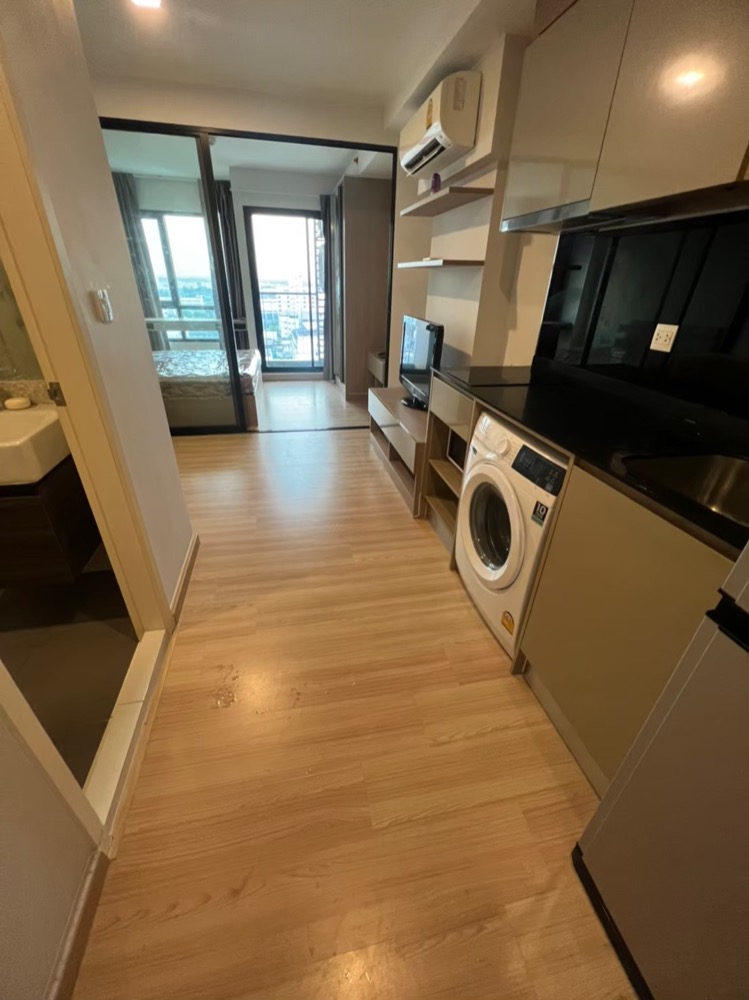 Luxury condo for rent, Knightbridge Skycity, new bridge, size 23 sqm., 5th floor, new room - ready to move in. There are appliances ready to use. Luxury condo for rent, Knightbridge Skycity, new bridge, size 23 sqm., 5th floor, new room - ready to move in. There are appliances ready to use.
