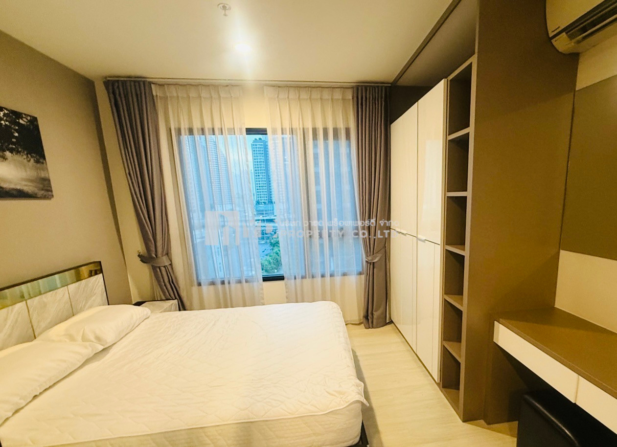 Life Asoke for Rent 18,000 THB | Near Airport Rail Link Makkasan & MRT Phetchaburi | Fully Furnished 1BR Pool View – รูปที่ 2