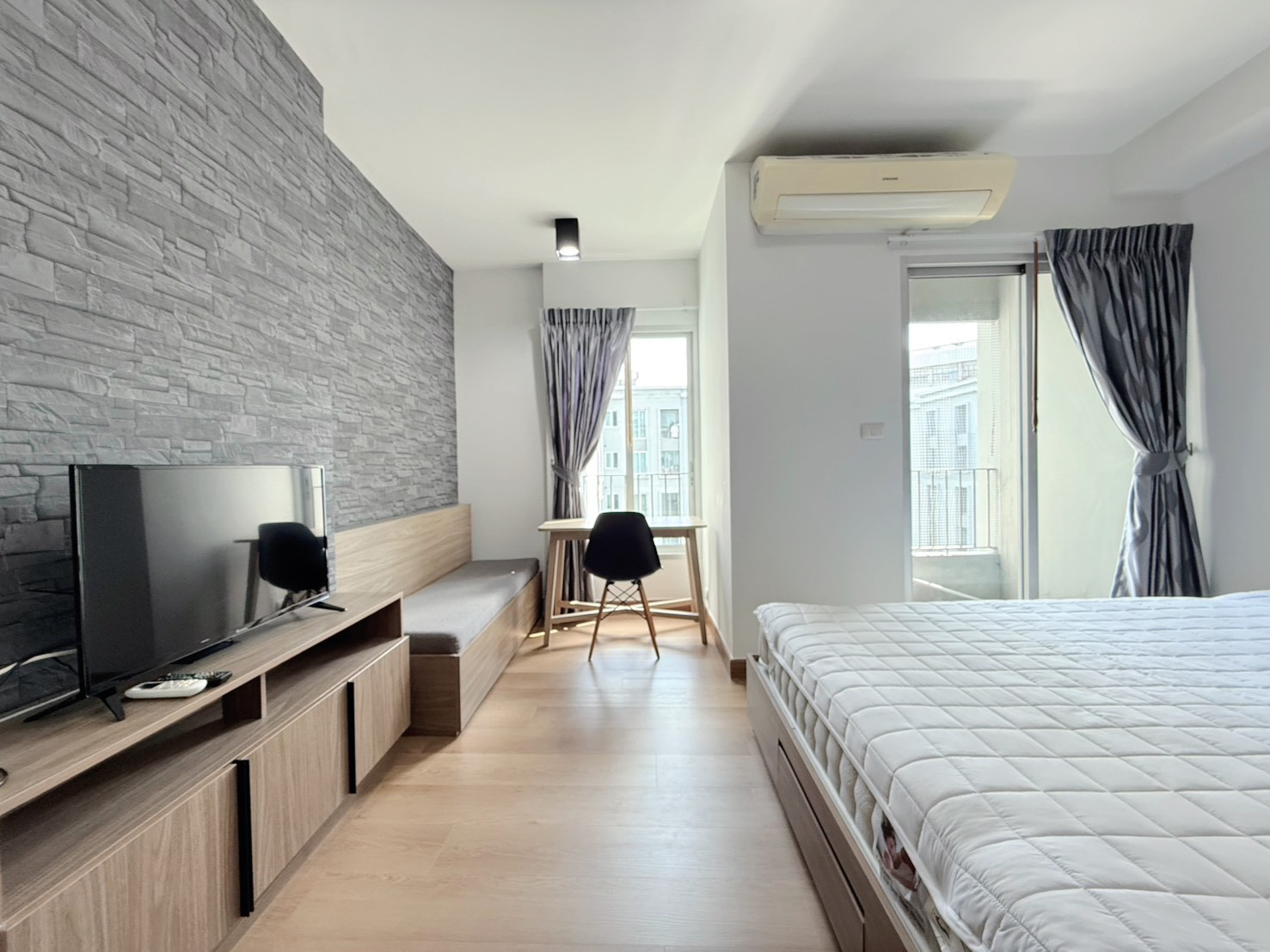Condo for rent, Chapter One The Campus Kaset, Chapter One The Campus Kaset, near Kasetsart University, Bangkhen, only 200 meters and near BTS Sanam Khen Station, only 100 meters.