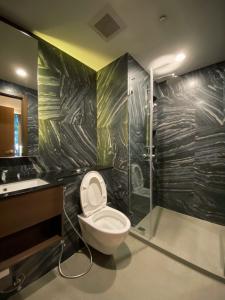 Condo  Whizdom 101for rent