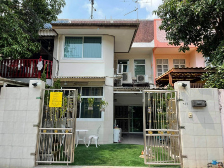 Townhouse for sale, 2 floors, 28 sq m, Preecha Village 3, Phatthanakan 48 Townhouse for sale, 2 floors, 28 sq m, Preecha Village 3, Phatthanakan 48