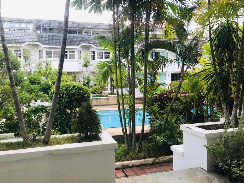 Townhouse in Thonglor 25 24.6sq wah 3bed 5bath 3parking 20,900,000 Am: 0656199198