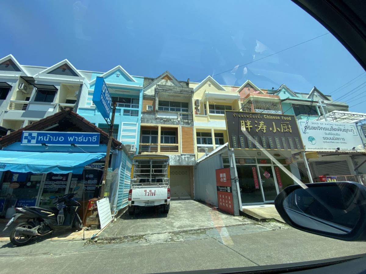 ขาย พร้อมคนเช่า (ร้านขายยา)! 03/2027 อาคารพาณิชย์ ทำเลทอง ติดถนน วิชิตสงคราม. ภูเก็ต ใกล้ทางเข้า มอ กะทู้  เหมาะสำหรับ ทำออฟฟิศ ค้าขาย คลีนิก ร้านอาหาร () – รูปที่ 2