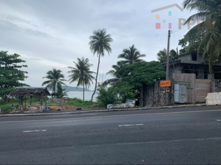 ขายที่ดินติดทะเล พร้อมบ้านสี่หลัง ถนนกมลา-ป่าตอง ภูเก็ต