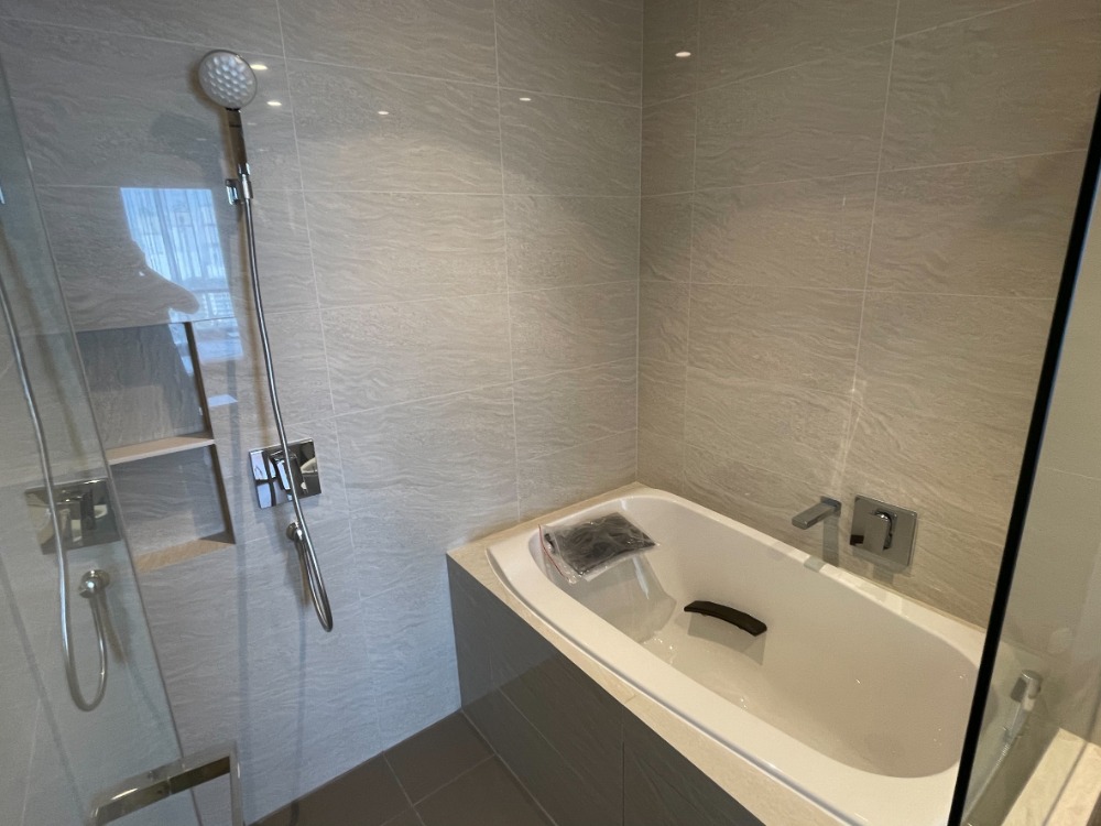 Condo maru Ekkamai for rent