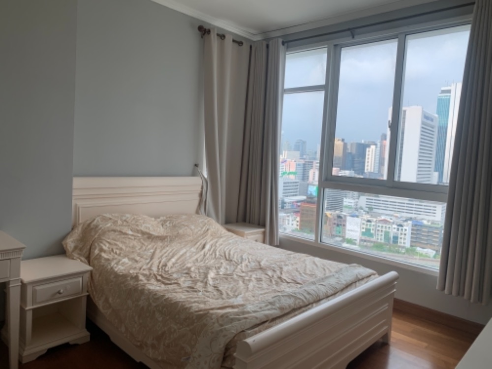 for rent Ivy sathorn 40sqm corner unit !