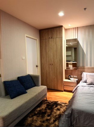 Condo for sale, Lumpini Park Boromarajonani-Sirindhorn, near Central Pinklao, only 1 km., size 28 square meters. Book today and receive special privileges. Furniture + electrical appliances for free! transfer day expenses
