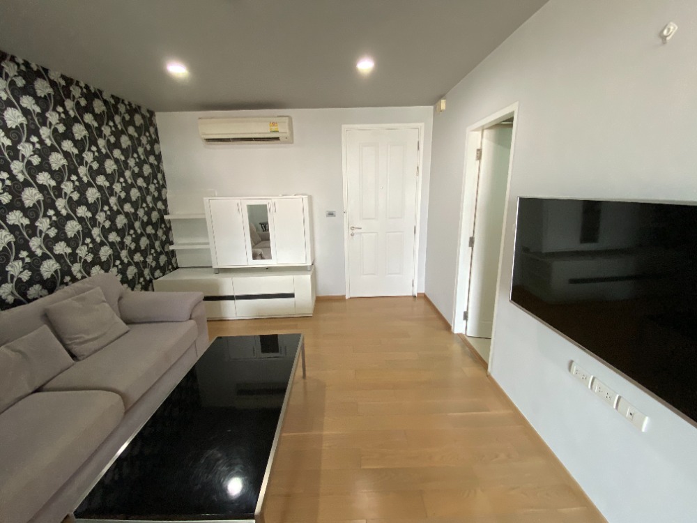 Sell!! Condo near BTS Ekkamai Hive Sukhumvit 65 Sell!! Condo near BTS Ekkamai Hive Sukhumvit 65