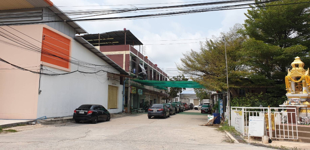 Warehouse, size 246 square meters, available 1 unit for rent. Interested in asking? Pracha Uthit 90. – รูปที่ 2