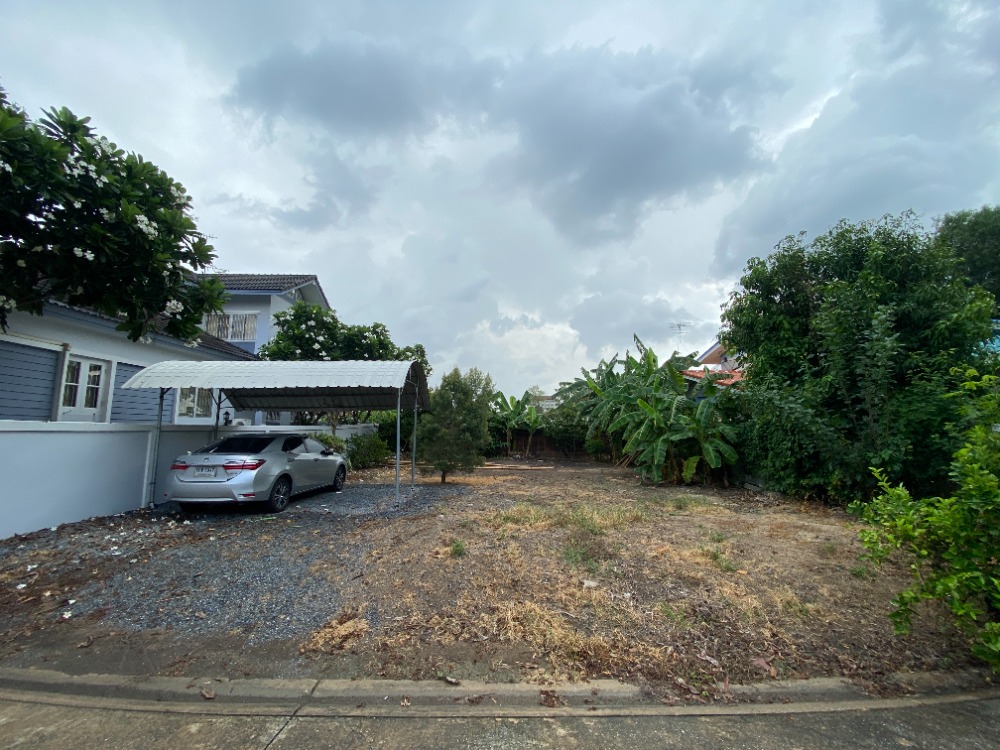 Selling cheap!!! Land 70 sq.wa., lower than the appraised value of the Land Department!!! don't have to wait for the price “Discount for it.“ The seller is going to work abroad. Parichart Village, Khlong Si, Pathum Thani Selling cheap!!! Land 70 sq.wa., lower than the appraised value of the Land Department!!! don't have to wait for the price “Discount for it.“ The seller is going to work abroad. Parichart Village, Khlong Si, Pathum Thani