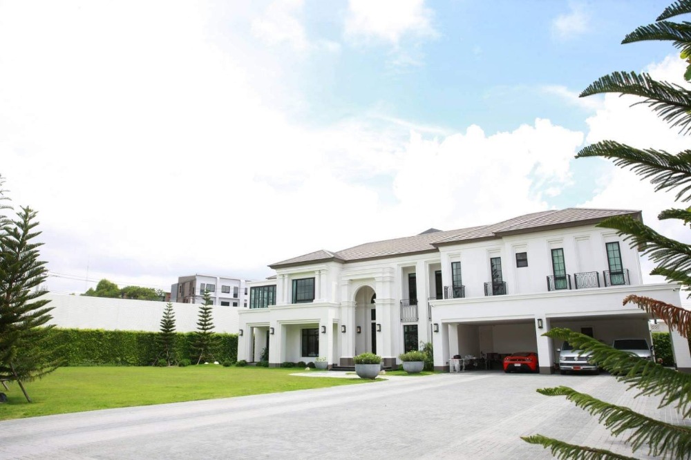 The most luxurious house for sale on Phatthanakan line Baan Sansiri Phatthanakan 26 Type6