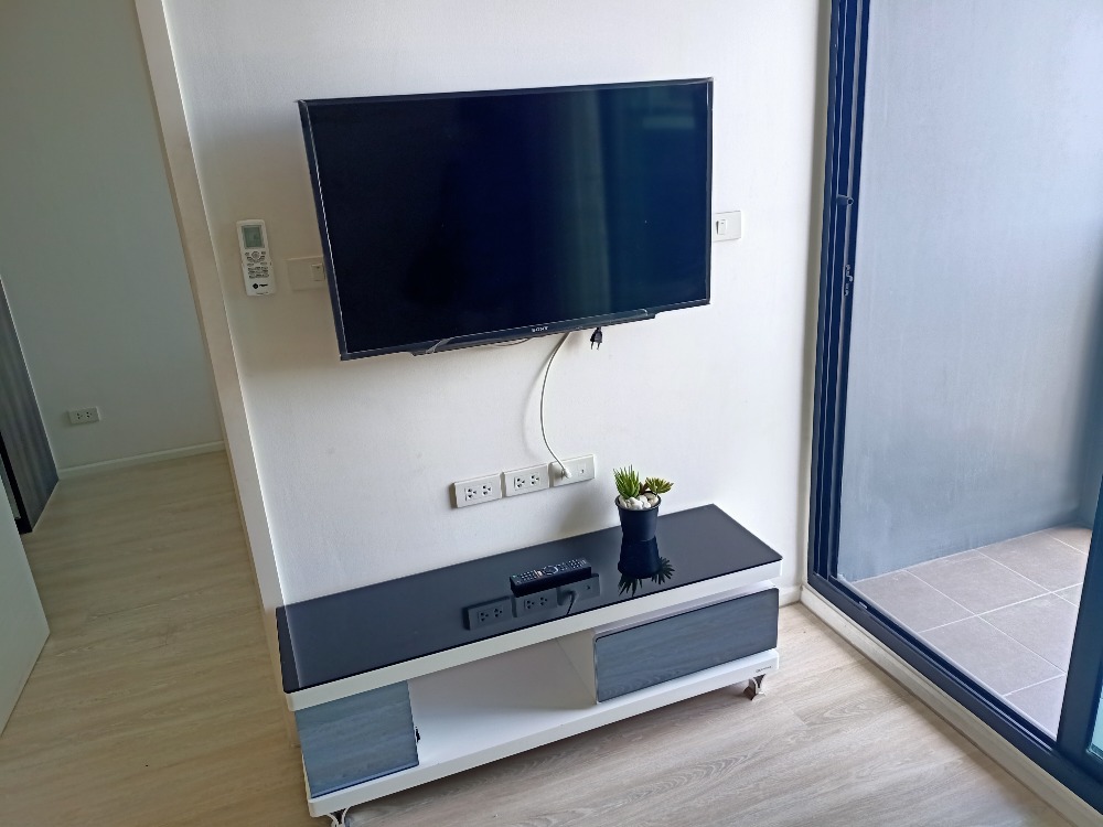 Urgent for rent Quinn Condo 35 sq m. Cheap and beautiful in the project