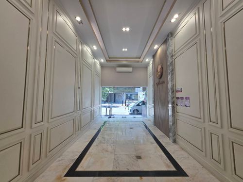 Shophouse Ekkamai 16sqwah 280sqm. 5.5storey Sell/Rent 41,000,000 Am: 0656199918