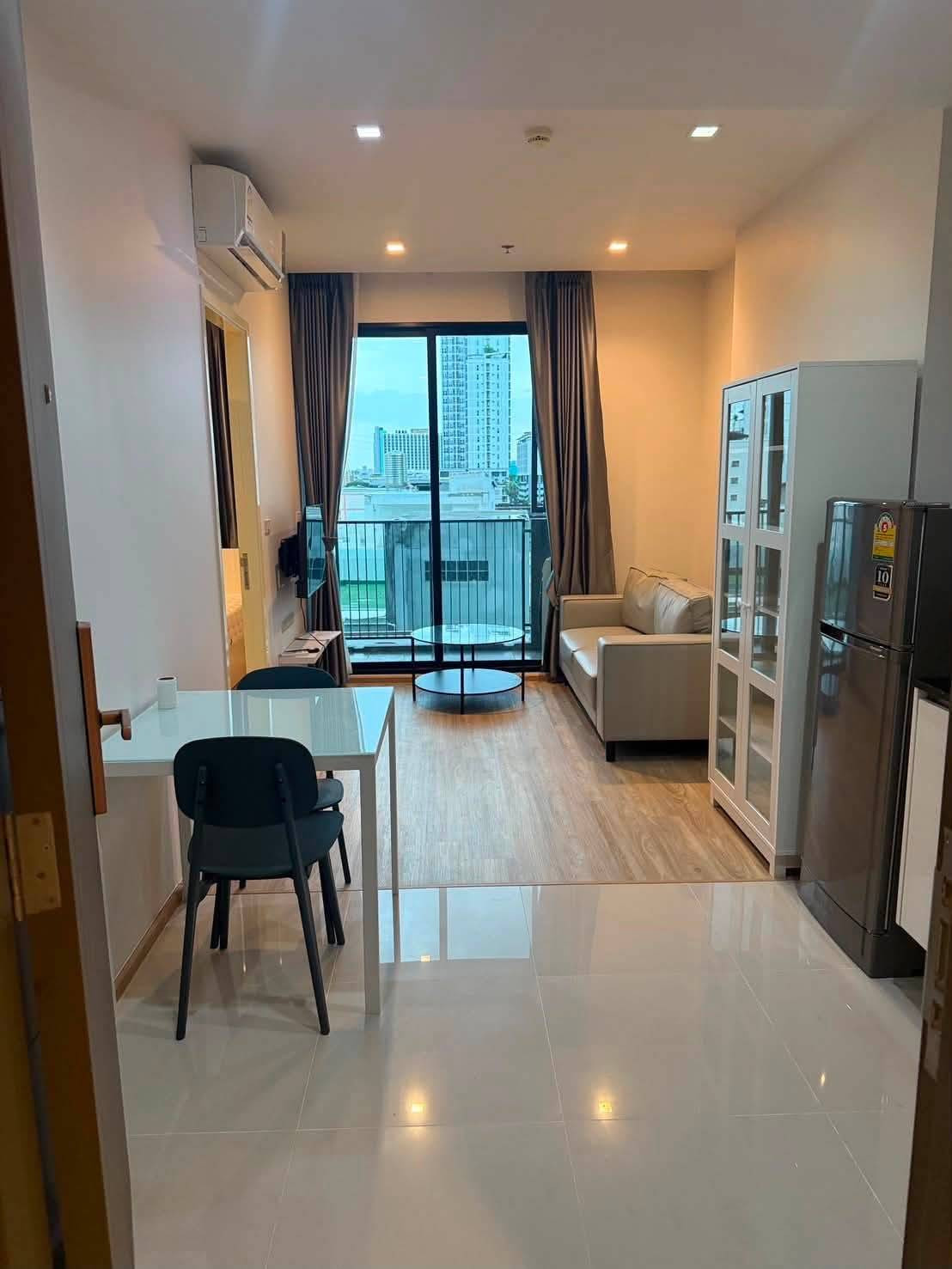 Quinn Quick Quick The room is very beautiful, 1 bedroom, 35 sqm. Ratchada 17, price 15,000 baht, beautiful room ready to move in.