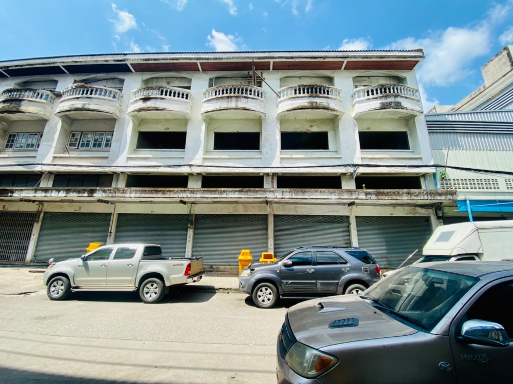 4-storey commercial building, Soi King Kaew 62, near Suvarnabhumi Airport 4-storey commercial building, Soi King Kaew 62, near Suvarnabhumi Airport