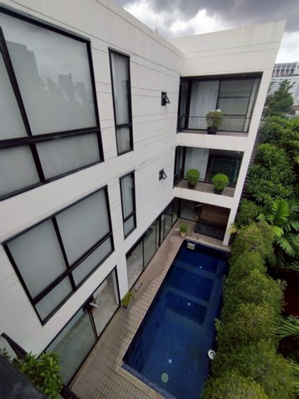 ให้เช่าบ้านเดี่ยว4ชั้นย่านอารีย์พญาไทราชครู 650ตร.ม.4นอนพร้อมสระว่ายน้ำส่วนตัว เฟอร์บางส่วน เหมาะอยู่อาศัยและทำโฮมออฟฟิศ ใกล้BTSอารีย์ กระทรวงการคลัง สามเสน ดุสิต ให้เช่าบ้านเดี่ยว4ชั้นย่านอารีย์พญาไทราชครู 650ตร.ม.4นอนพร้อมสระว่ายน้ำส่วนตัว เฟอร์บางส่วน เหมาะอยู่อาศัยและทำโฮมออฟฟิศ ใกล้BTSอารีย์ กระทรวงการคลัง สามเสน ดุสิต