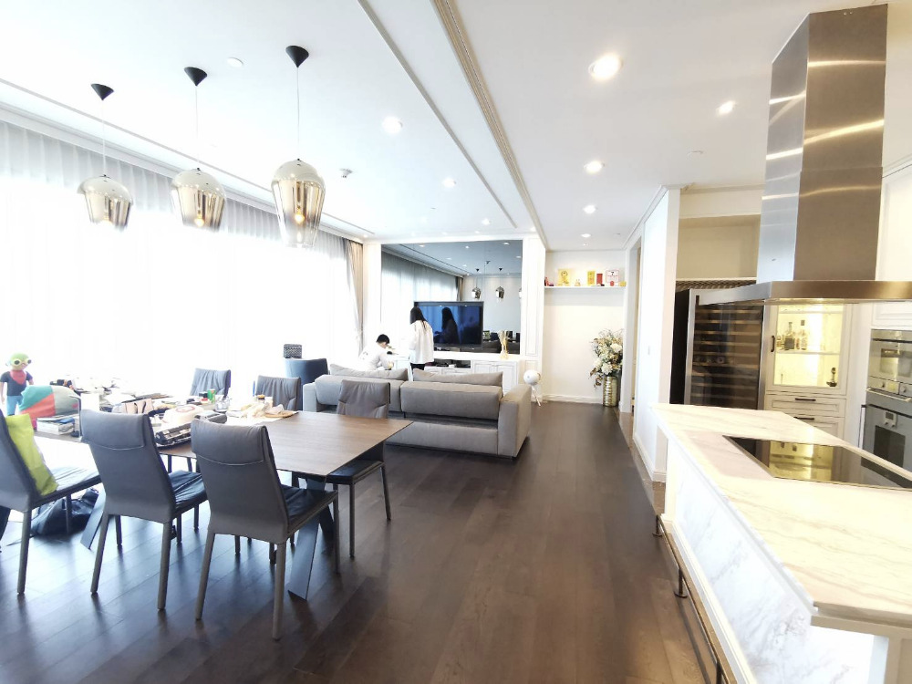 185 Rajadamri 2bed 2bath 161sqm. 65,000,000 Am: 0656199198 185 Rajadamri 2bed 2bath 161sqm. 65,000,000 Am: 0656199198