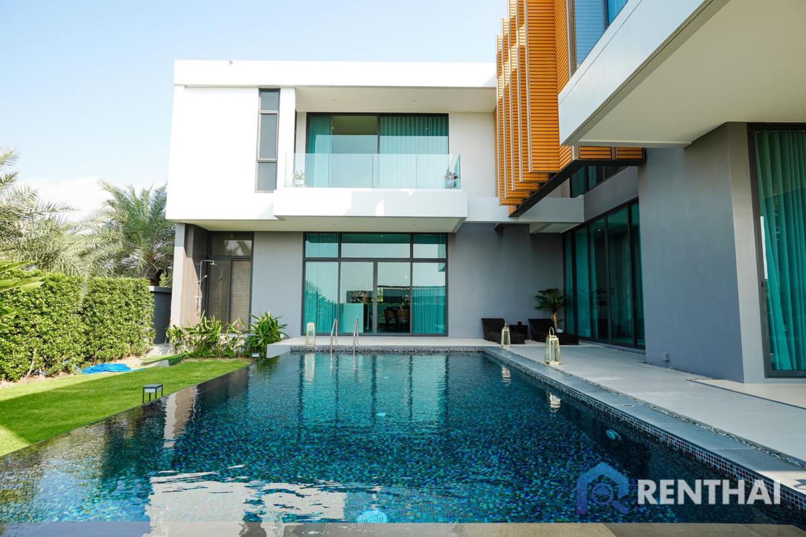 บ้านหรูสไตล์โมเดิร์นบนเนินเขาในพัทยา วิวสวยที่สุด